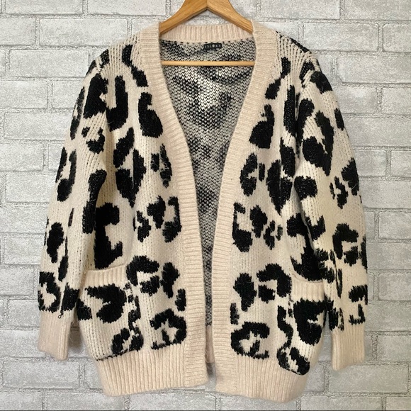 chloah Sweaters - Chloah Snow Leopard Cardigan Sweater